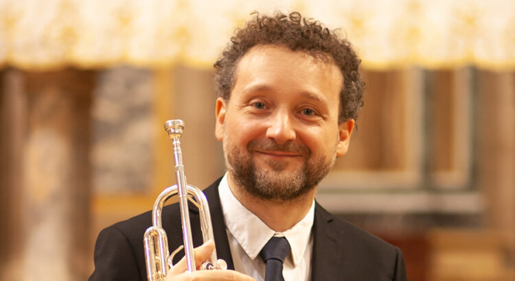 Immagine decorativa per l'articolo Lezioni di Tromba al Liceo Musicale di Bologna. Foto di Matteo De Angelis con la sua tromba