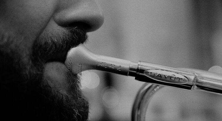 Immagine decorativa per l'articolo Foto by Andrea Zucchiatti. Particolare di Matteo De Angelis con la sua tromba